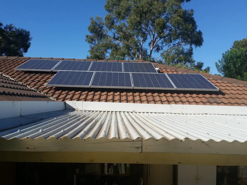 solar-panels-2685357_1280.webp